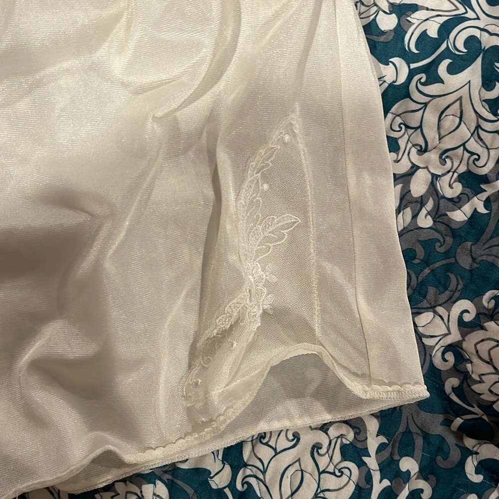 Elegant off White Sleepwear Set - Picture 5 of 9